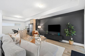 Luxury Laneway Home in Junction Triangle Parking